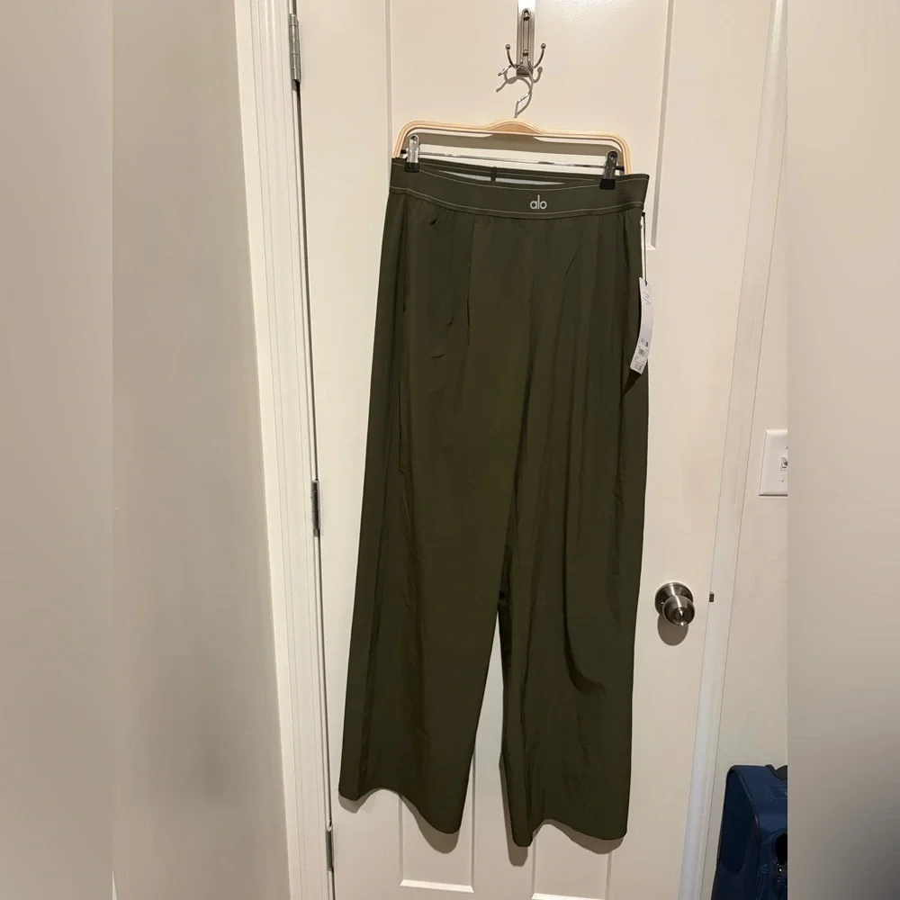 ALO Yoga Suit Up Trouser (Long) Large Color: Olive Green NWT